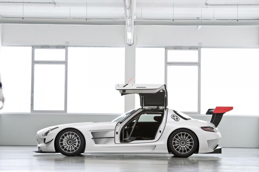  Mercedes-Benz SLS AMG GT3 2010 года  (фото 11 из 47)